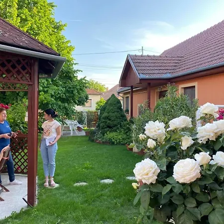 Dóra *